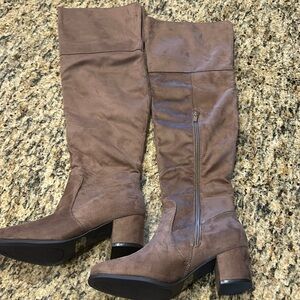 MVE knee high boots, faux suede, size 10, new | see through offer in description